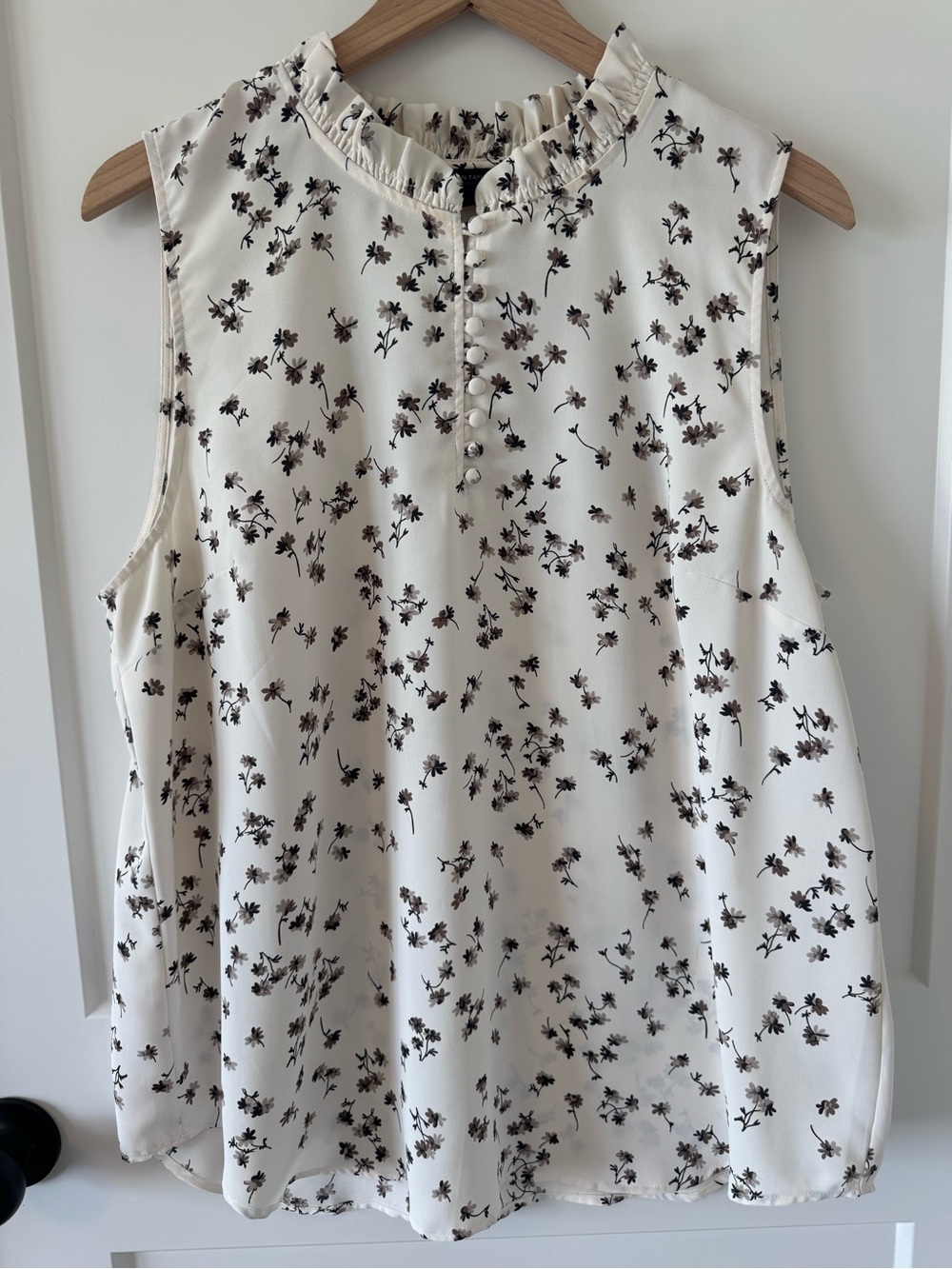 Ann Taylor Cream Sleeveless Floral Ruffle-Neck Camisole Blouse Size XL